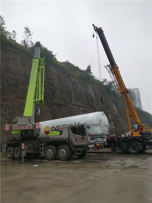 大洼区“不怕风雨冻”—— 吊车的 “恶劣环境适应” 技术